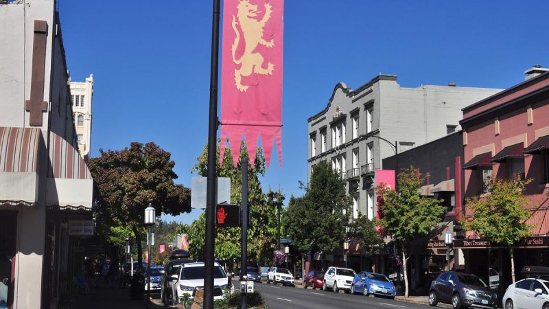 downtown Ashland Oregon, home of the Oregon Shakespeare Festival